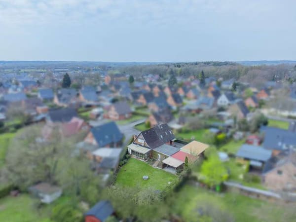 Immobilie in Fockbek - Solides Einfamilienhaus mit großzügiger Raumgestaltung auf ruhig gelegenem und sonnigem Grundstück - Bild 2