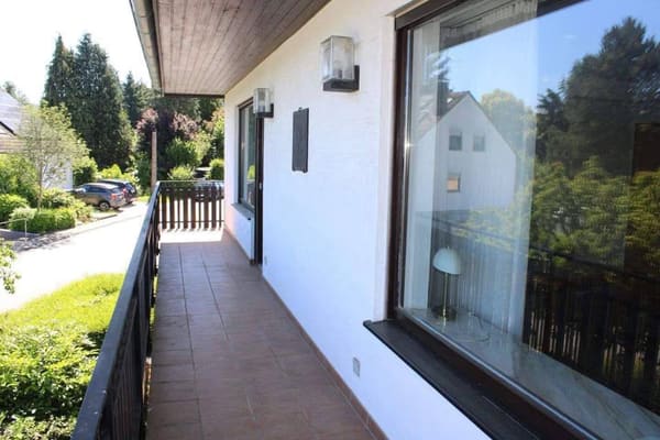 Immobilie in Pluwig - Familienfreundliches Einfamilienhaus mit schöner Einliegerwohnung und Garten sowie großer Doppelgarage in Pluwig - Bild 2