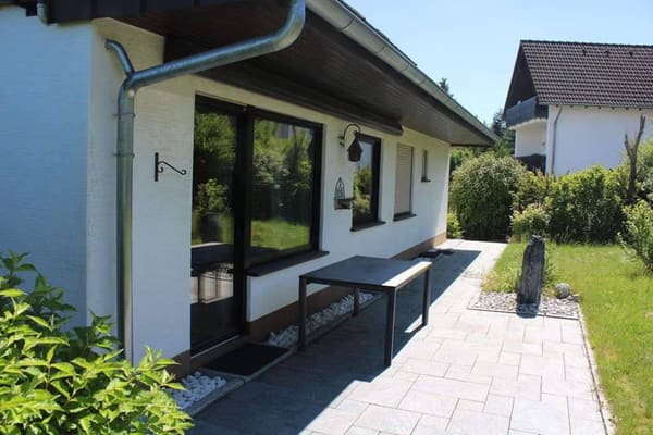 Immobilie in Pluwig - Familienfreundliches Einfamilienhaus mit schöner Einliegerwohnung und Garten sowie großer Doppelgarage in Pluwig - Bild 3