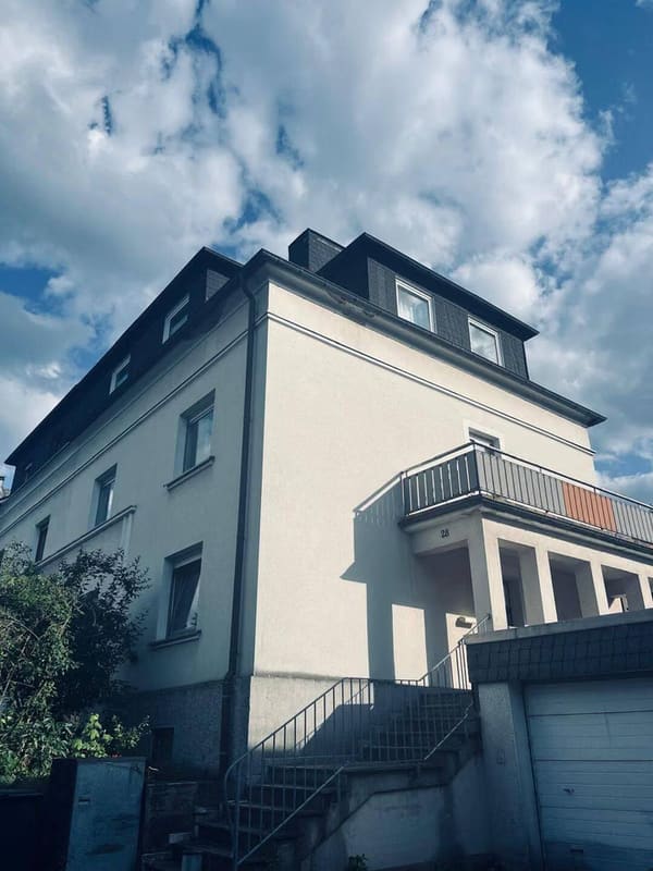 Immobilie in Siegen - Renovierungsbedürftiges Doppelhaushälfte mit 3 Wohnungen - Bild 1