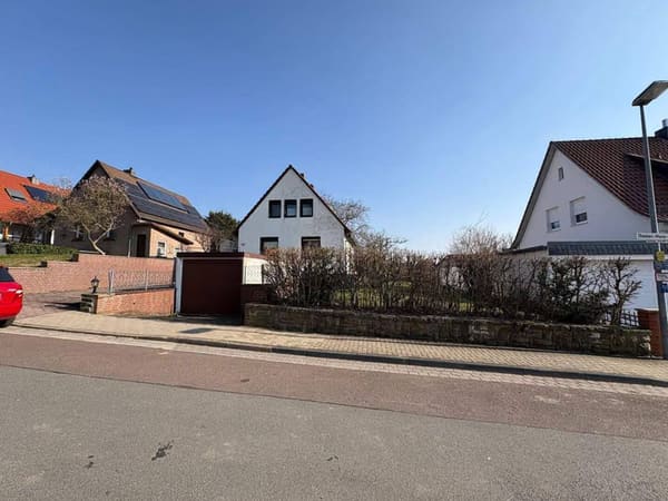 Immobilie in Helmstedt - Vollunterkellertes Einfamilienhaus mit Garage in prima Wohnlage - Bild 2