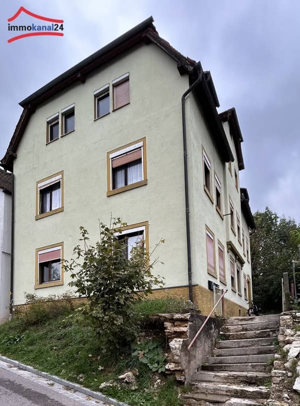 Immobilie in Treuchtlingen - Dachgeschoss-Highlight mit Tageslichtbad und Einbauküche - 91757 Treuchtlingen - Bild 0