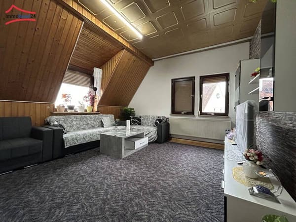 Immobilie in Treuchtlingen - Dachgeschoss-Highlight mit Tageslichtbad und Einbauküche - 91757 Treuchtlingen - Bild 2