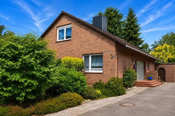 Immobilie in Cadenberge - Großzügiges Einfamilienhaus mit schönem Garten und vielseitigen Nutzungsmöglichkeiten - Bild 0