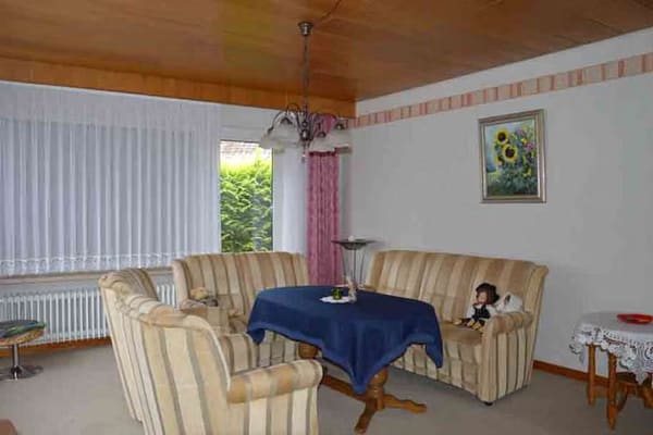 Immobilie in Cadenberge - Großzügiges Einfamilienhaus mit schönem Garten und vielseitigen Nutzungsmöglichkeiten - Bild 1