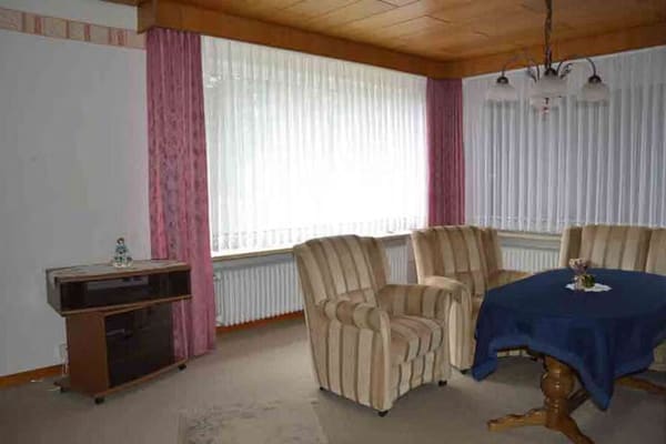 Immobilie in Cadenberge - Großzügiges Einfamilienhaus mit schönem Garten und vielseitigen Nutzungsmöglichkeiten - Bild 2