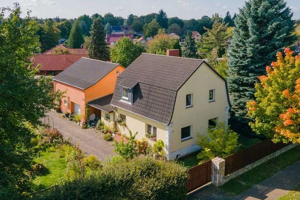 Immobilie in Fredersdorf-Vogelsdorf - Mit Keller, Wintergarten, Garage, Nebengebäude usw.: Hübsches Einfamilienhaus in Fredersdorf - Bild 0