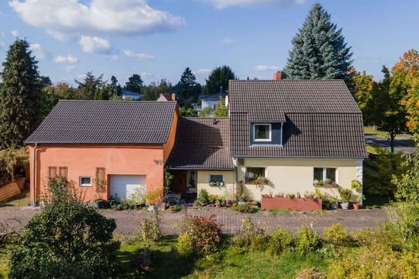 Immobilie in Fredersdorf-Vogelsdorf - Mit Keller, Wintergarten, Garage, Nebengebäude usw.: Hübsches Einfamilienhaus in Fredersdorf - Bild 1