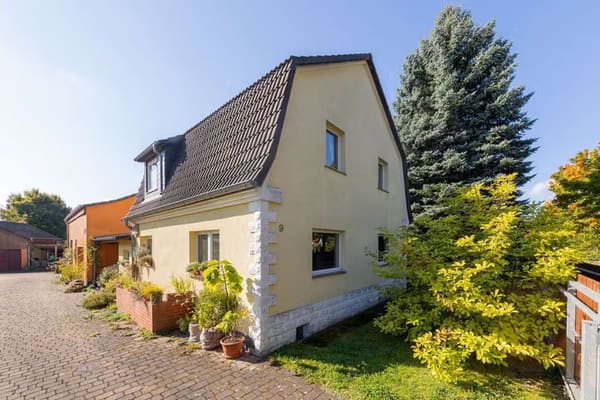Immobilie in Fredersdorf-Vogelsdorf - Mit Keller, Wintergarten, Garage, Nebengebäude usw.: Hübsches Einfamilienhaus in Fredersdorf - Bild 2