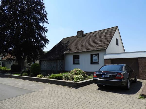 Immobilie in Sarstedt - Wohnen mit viel Platz – Großzügiges Einfamilienhaus mit Wintergarten, Sauna und zwei Garagen - Bild 1