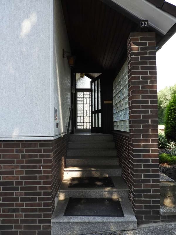Immobilie in Sarstedt - Wohnen mit viel Platz – Großzügiges Einfamilienhaus mit Wintergarten, Sauna und zwei Garagen - Bild 3