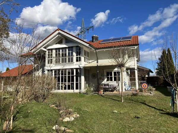 Immobilie in Chieming - Familienidylle mit gehobenem Wohnkomfort - Schönes Einfamilienhaus in Chieming/Egerer - Bild 0