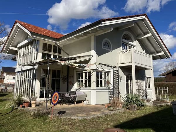 Immobilie in Chieming - Familienidylle mit gehobenem Wohnkomfort - Schönes Einfamilienhaus in Chieming/Egerer - Bild 2