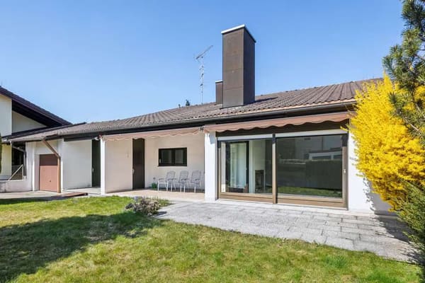 Immobilie in Zorneding - Einfamilienhaus in Ortsrandlage, Verkehrsgünstig und naturnah gelegen - Bild 1