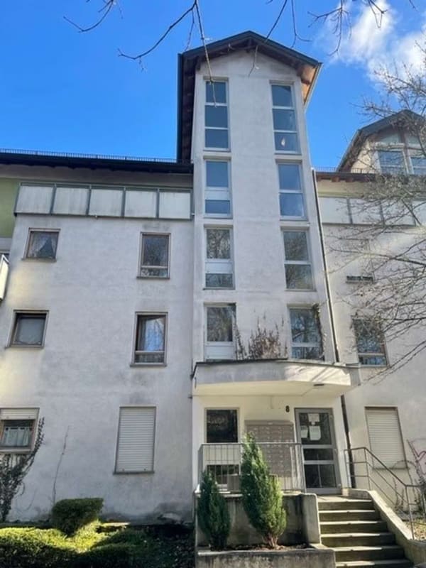 Immobilie in Weil der Stadt - Renovierungsbedürftige 2-Zimmerwohnung in größerer Wohnanlage - Bild 0
