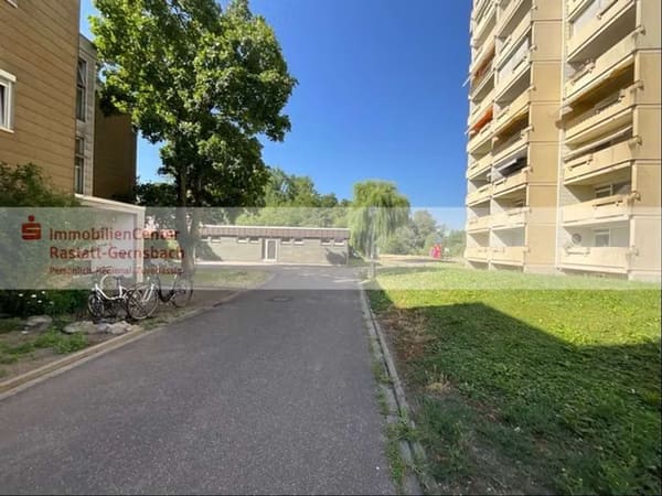 Immobilie in Durmersheim - Großzügige 3-Zimmer-Wohnung mit drei Balkonen, Aufzug, Schwimmbad und Sauna in Durmersheim! - Bild 1