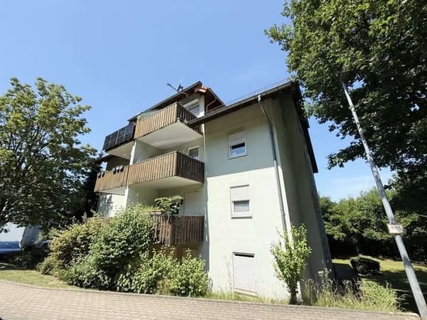 Immobilie in Waldkirch - Naturnah wohnen – Charmante und idyllisch gelegene 3 Zi. Wohnung am Kandelberg in Waldkirch ! - Bild 0