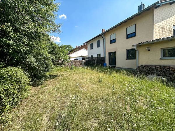 Immobilie in Winhöring - Familienfreundliche Doppelhaushälfte mit modernisiertem Wohnkomfort und sonnigem Garten - Bild 3