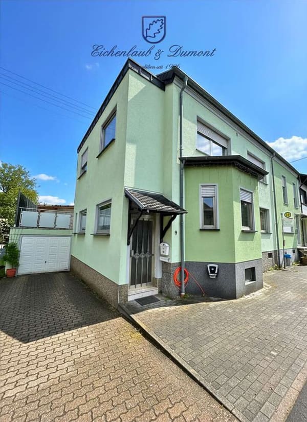 Immobilie in Saarwellingen - Gepflegtes 2-Familienhaus mit Garten + Garage, teilsaniert - Bild 0