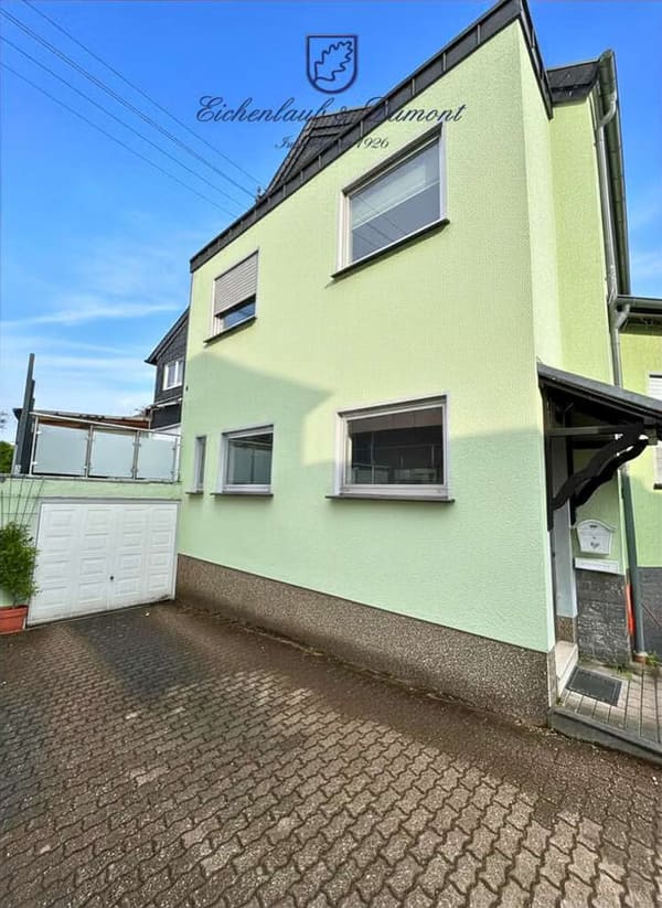 Immobilie in Saarwellingen - Gepflegtes 2-Familienhaus mit Garten + Garage, teilsaniert - Bild 1