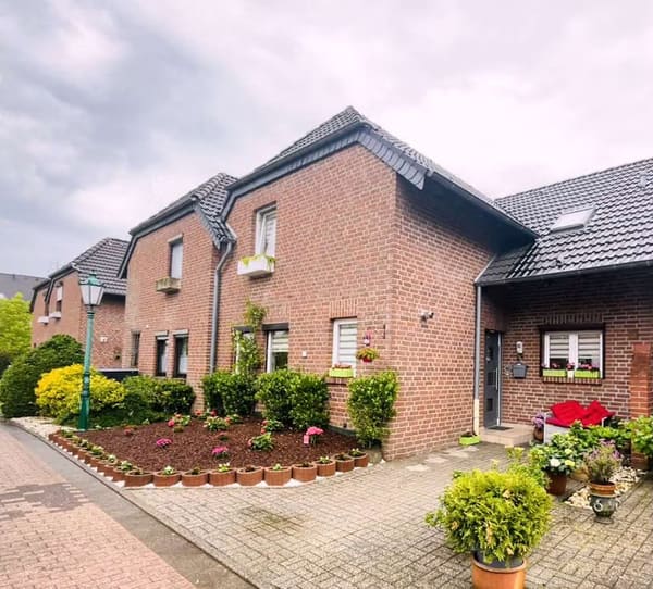 Immobilie in Weeze - Ein Traum - großes modernisiertes Familienhaus mit Garten,  5 Zimmer, 2 Bäder & neue Heiztechnik - Bild 0
