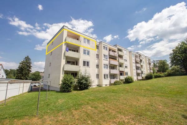 Immobilie in Pfullendorf - 3-Zimmer-Eigentumswohnung mit Balkon, Einbauküche und Außenstellplatz - Bild 0