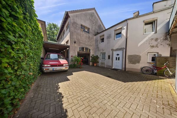 Immobilie in Neumünster - Charaktervolles Wohnhaus mit großem Entwicklungspotenzial - Bild 1