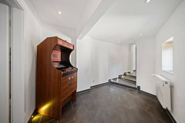 Immobilie in Neumünster - Charaktervolles Wohnhaus mit großem Entwicklungspotenzial - Bild 3