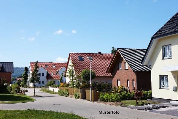 Immobilie in Schorfheide - Einfamilienhaus nebst Doppelcarport, Stall und Schuppen - Bild 0