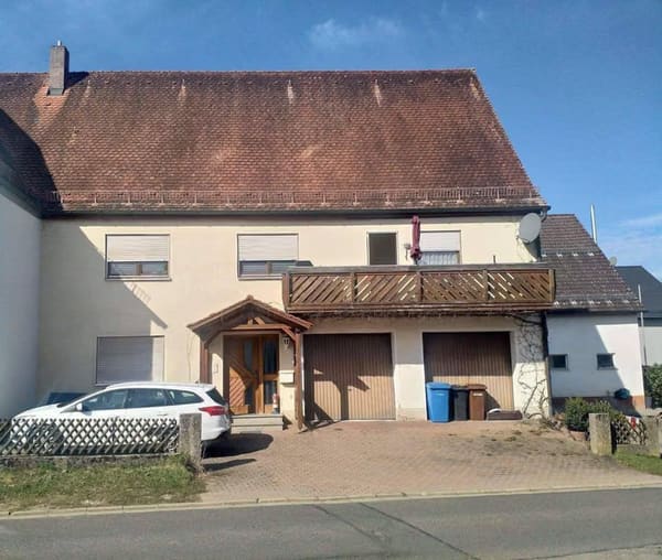 Immobilie in Burgthann - Großes, ländliches Anwesen mit derzeit 3 Wohnungen von ca. 355 m² und Ausbaumöglichkeiten von ca. 100 m² - Bild 2