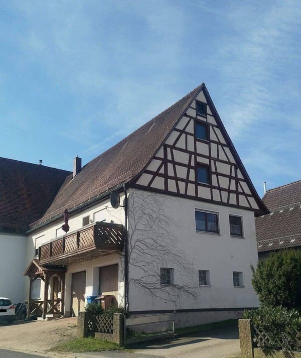 Immobilie in Burgthann - Großes, ländliches Anwesen mit derzeit 3 Wohnungen von ca. 355 m² und Ausbaumöglichkeiten von ca. 100 m² - Bild 3