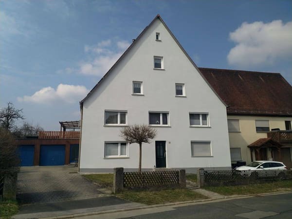 Immobilie in Burgthann - Großes, ländliches Anwesen mit derzeit 3 Wohnungen von ca. 355 m² und Ausbaumöglichkeiten von ca. 100 m² - Bild 4