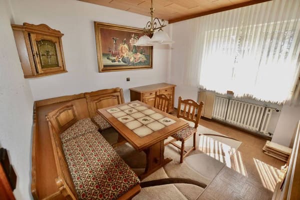 Immobilie in Waldbüttelbrunn - ZWEIFAMILIEN-WOHNHAUS MIT VIEL PLATZ - Bild 2