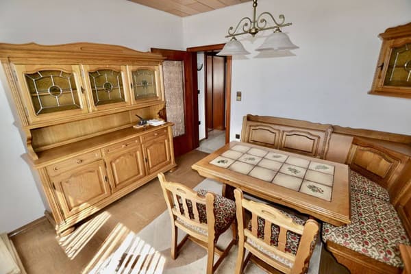 Immobilie in Waldbüttelbrunn - ZWEIFAMILIEN-WOHNHAUS MIT VIEL PLATZ - Bild 3