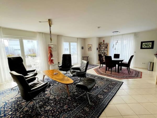 Immobilie in Wolfschlugen - Großzügige 4,5-Zimmer-Wohnung in Wolfschlugen - provisionsfrei - Bild 1