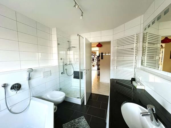 Immobilie in Wolfschlugen - Großzügige 4,5-Zimmer-Wohnung in Wolfschlugen - provisionsfrei - Bild 2