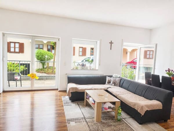 Immobilie in Schongau - Erdgeschosswohnung in bester Stadtlage - mit ruhigem Balkon und direkt begehbarer Garage - Bild 0