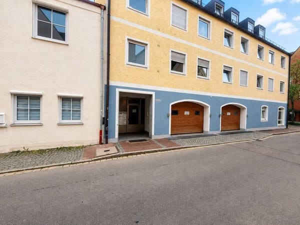 Immobilie in Schongau - Erdgeschosswohnung in bester Stadtlage - mit ruhigem Balkon und direkt begehbarer Garage - Bild 1