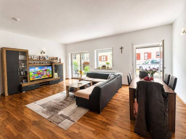 Immobilie in Schongau - Erdgeschosswohnung in bester Stadtlage - mit ruhigem Balkon und direkt begehbarer Garage - Bild 2
