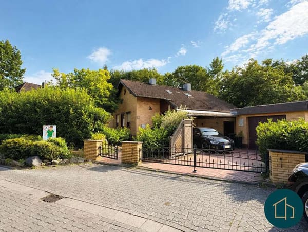 Immobilie in Sittensen - Viel Platz zum Leben: Großzügiges Wohnhaus mit Garten, Teich und eigenem Waldanteil - Bild 0
