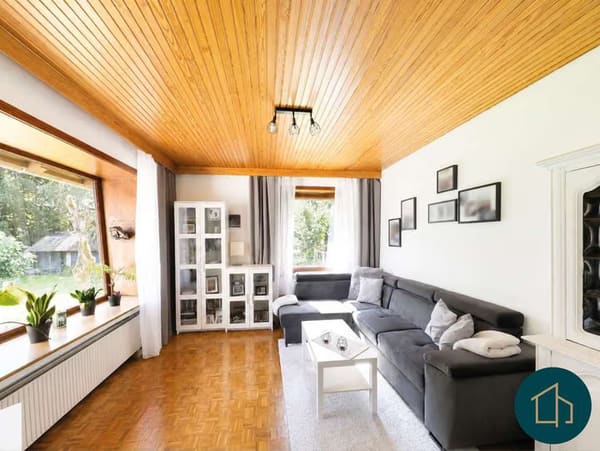 Immobilie in Sittensen - Viel Platz zum Leben: Großzügiges Wohnhaus mit Garten, Teich und eigenem Waldanteil - Bild 2