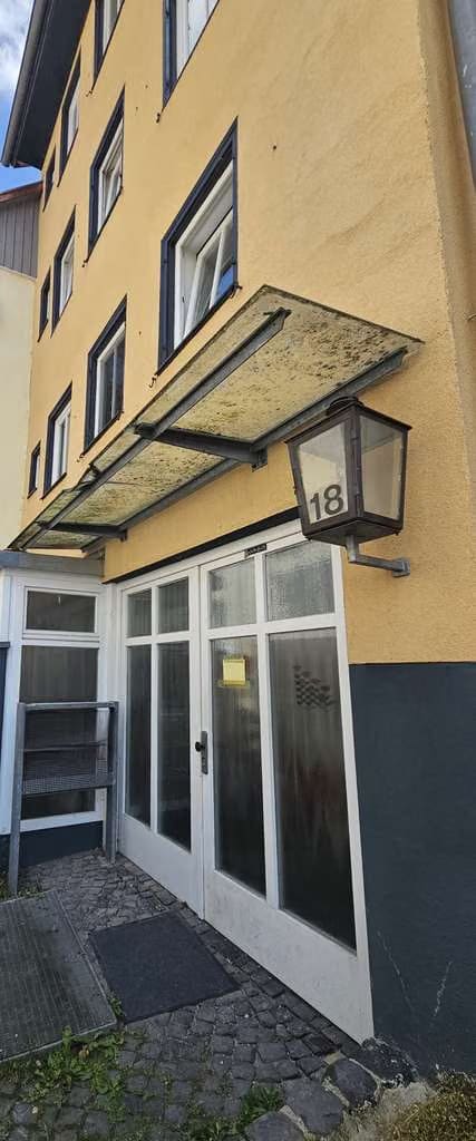 Immobilie in Tuttlingen - Tuttlingen: Seltene Doppelchance für Kapitalanleger: 2 x 2 - Zi - Whg. mit Terr. /Balk.+ Doppelgar. - Bild 0