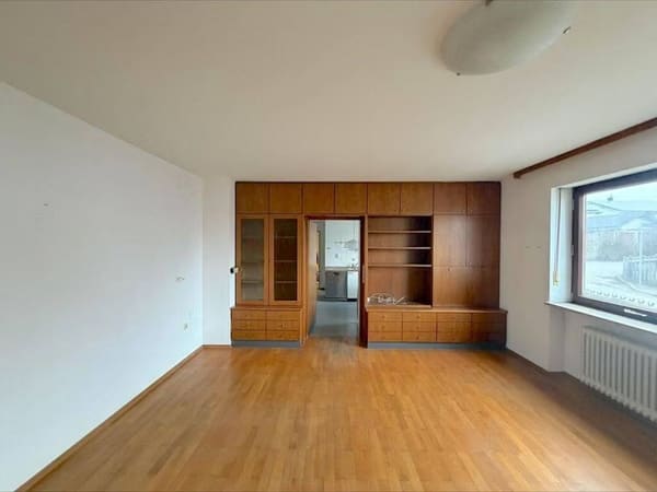 Immobilie in Gangkofen - Kapitalanlage oder zur Eigennutzung -  Zweifamilienhaus mit Wintergarten, Balkon und großem Garten - Bild 1