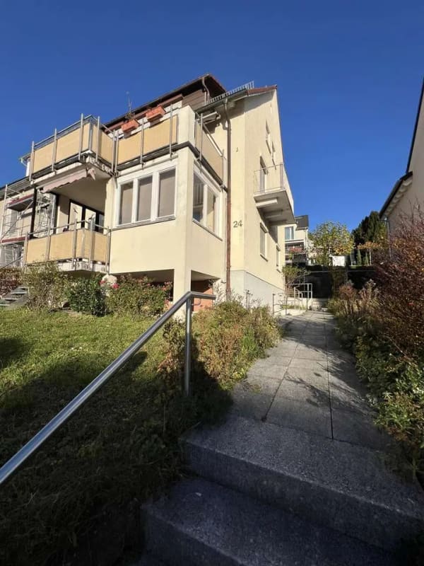 Immobilie in Plochingen - Vielseitiges 3-Familienhaus mit Aussicht und 2 Garagen - Bild 0