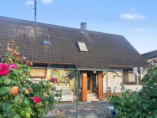 Immobilie in Rastatt - Sanierungsbedürftiges Einfamilienhaus mit Ausbaupotential, Hof und Garten in Rastatt-Wintersdorf - Bild 1
