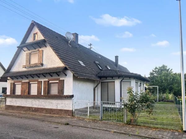 Immobilie in Rastatt - Sanierungsbedürftiges Einfamilienhaus mit Ausbaupotential, Hof und Garten in Rastatt-Wintersdorf - Bild 4
