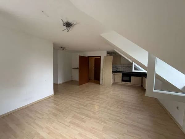 Immobilie in Emskirchen - Sofort bezugsfreie 2-Zimmer-Wohnung mit Stellplatz und Spitzboden - Bild 0