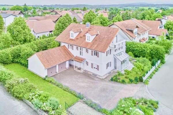 Immobilie in Rott - Familienhaus in Rott mit Einliegerwohnung, Garten und Wintergarten - Bild 0