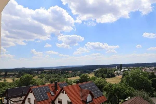 Immobilie in Schönaich - Lichtdurchflutete 3,5-Zimmer-Wohnung in ruhiger Lage mit sonniger Loggia mit Fernblick und Garage - Bild 0