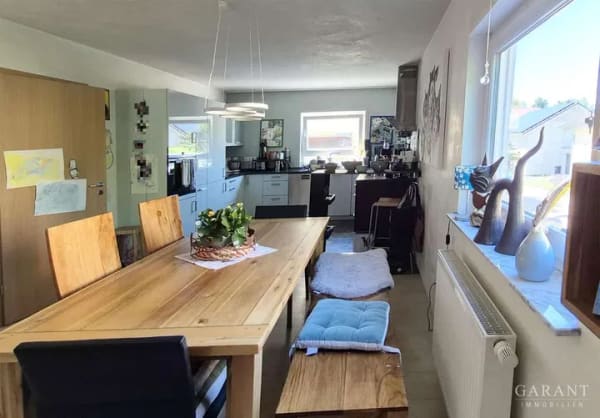 Immobilie in Ilsfeld - Perfekt angebunden im Grünen: Kurze Wege zum Alltag + viel Wohnfläche für Familie & Homeoffice! - Bild 3
